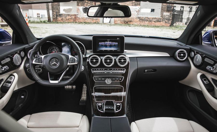 Торпедо Mercedes-Benz C300 Coupe AMG Line 2016 года  (NA) (фото 14 из 26)